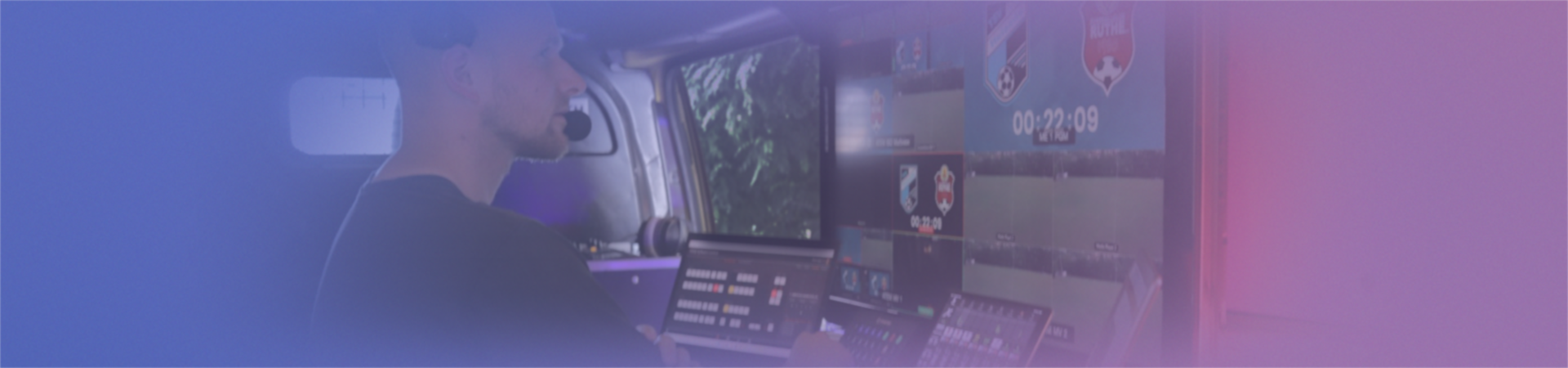 Regisseur im Livestream-Übertragungswagen